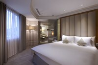 Suite, Corner