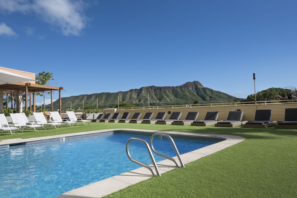 Pool, Queen Kapiolani Hotel