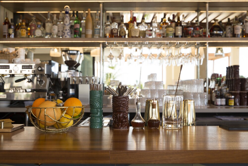 Hotel Bar