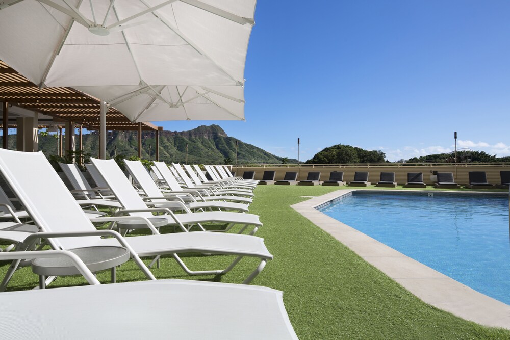 Pool, Queen Kapiolani Hotel