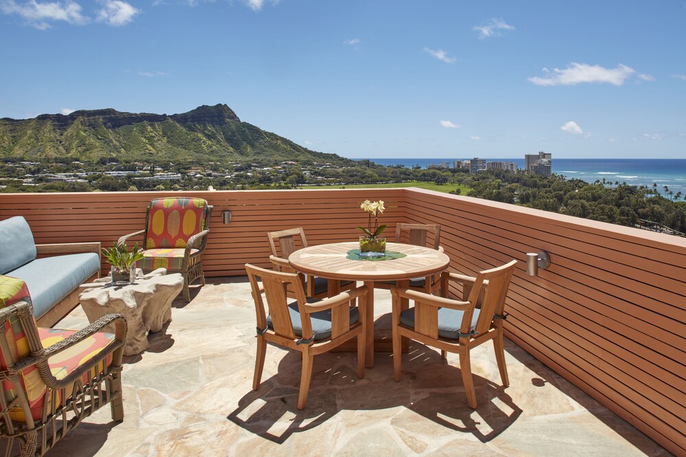 Room, Queen Kapiolani Hotel