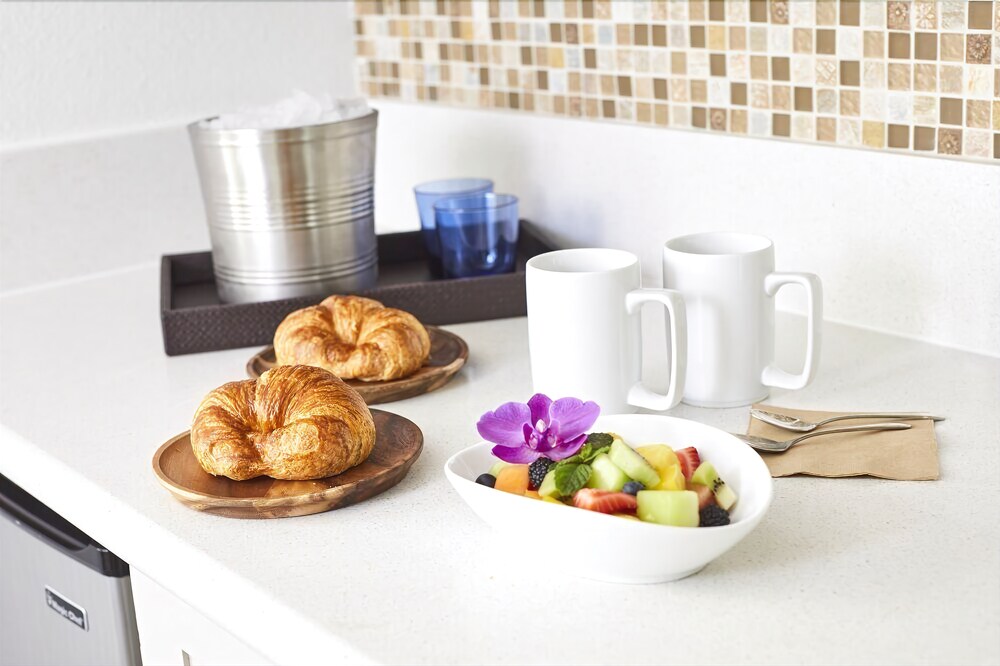 Room amenity, Queen Kapiolani Hotel