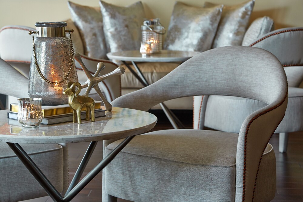 Hotel Lounge