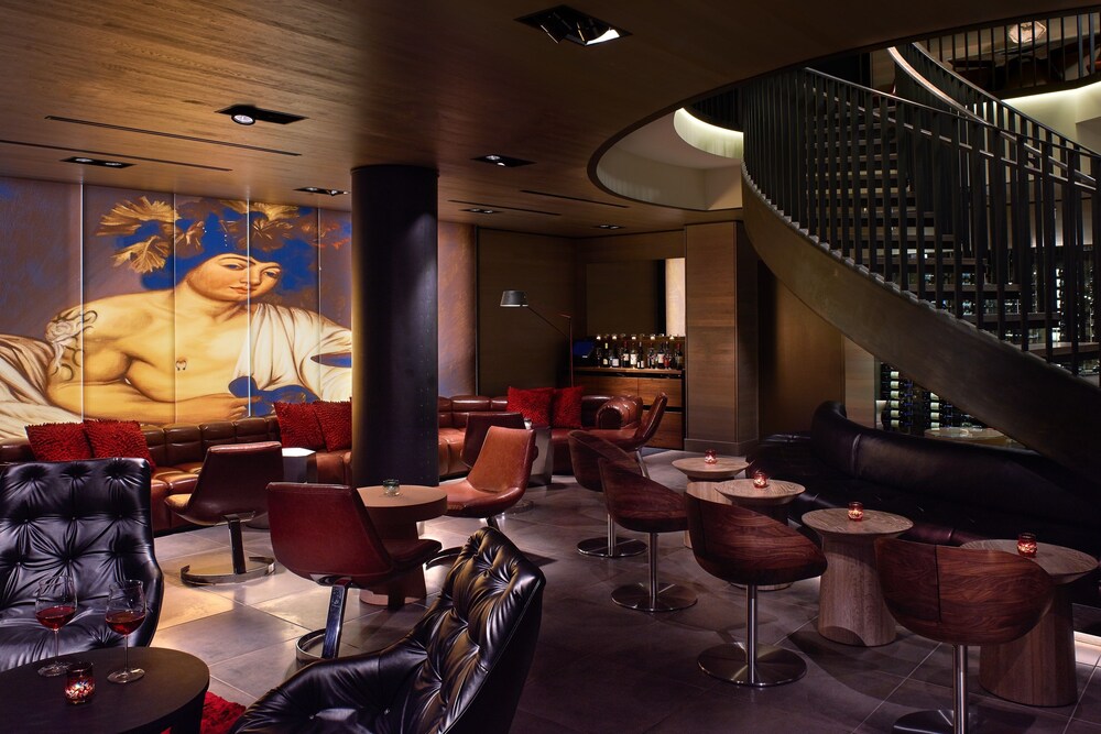 Hotel Bar