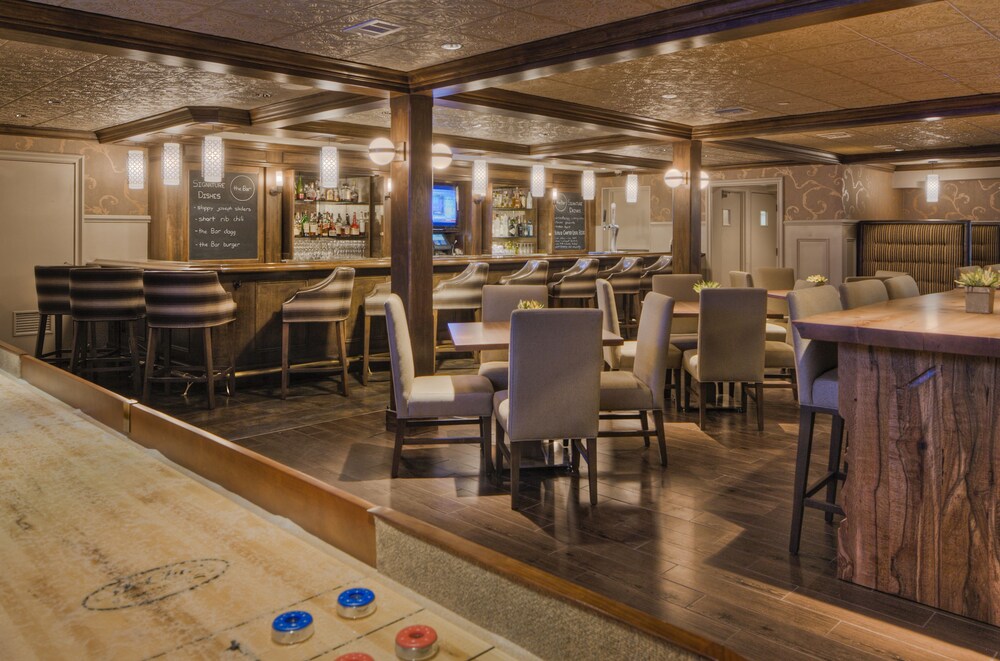 Hotel Bar