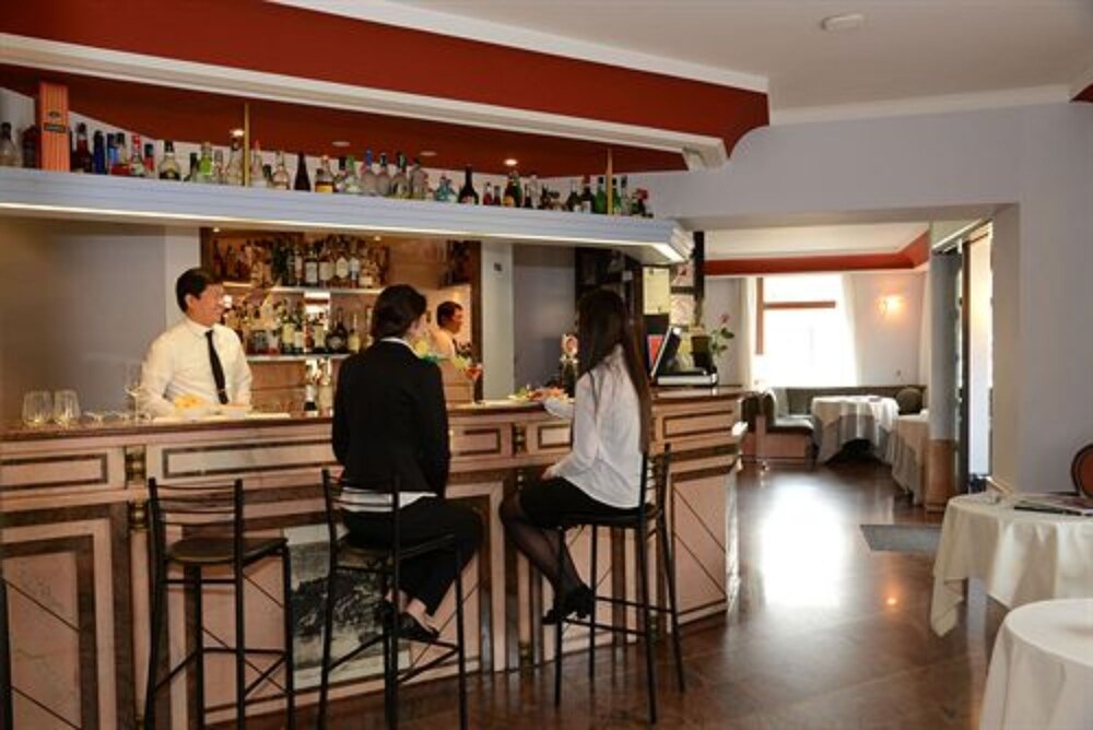 Hotel Bar