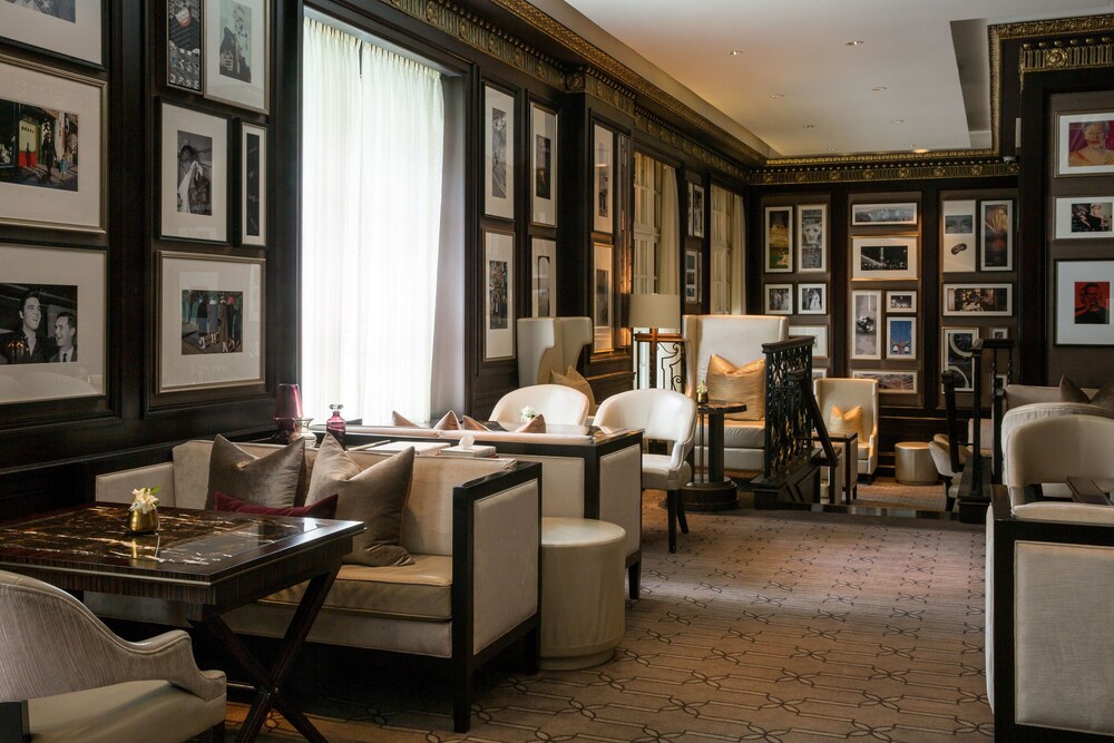 Hotel Lounge