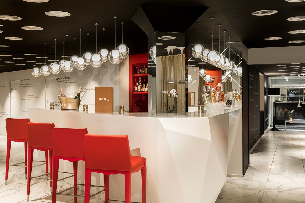Hotel Bar