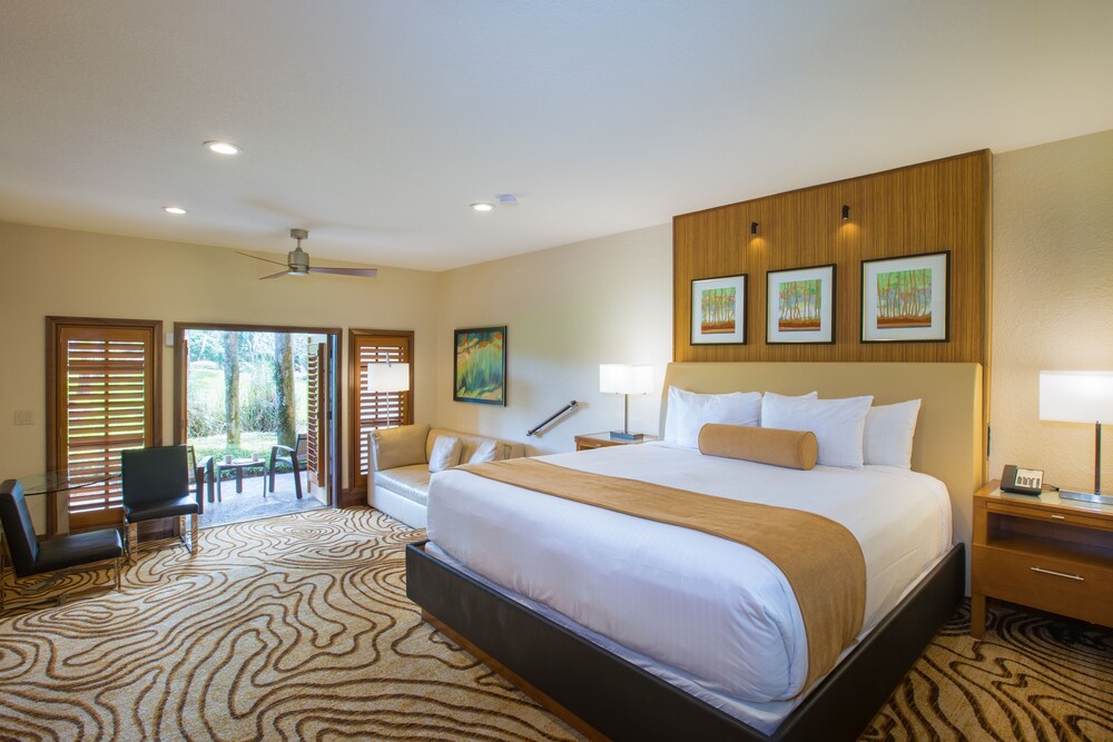 Club Suite, 1 King Bed $25 Resort Fee - Guestroom