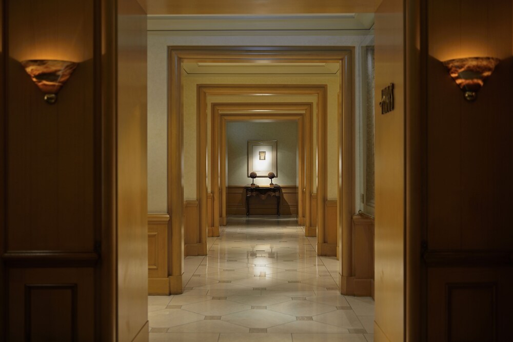 Hotel Lounge