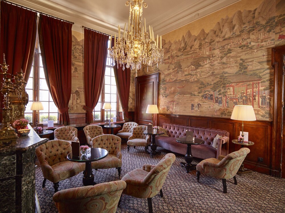Hotel Lounge