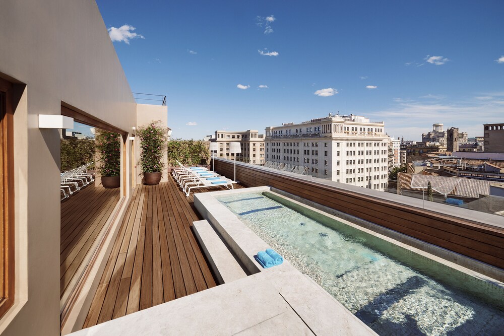Bañera de hidromasaje al aire libre