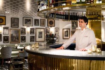 Hotel Bar