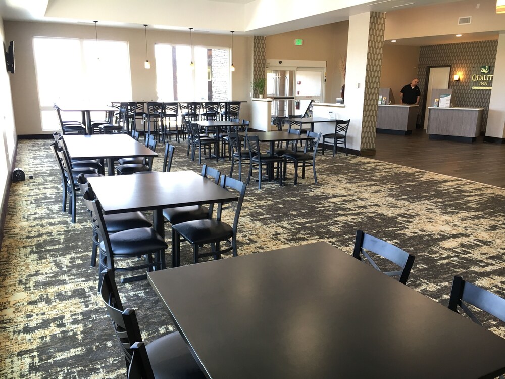 Breakfast area, Quality Inn Hamburg