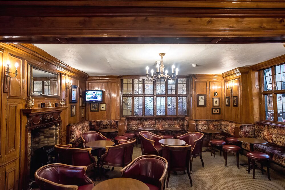 Hotel Bar