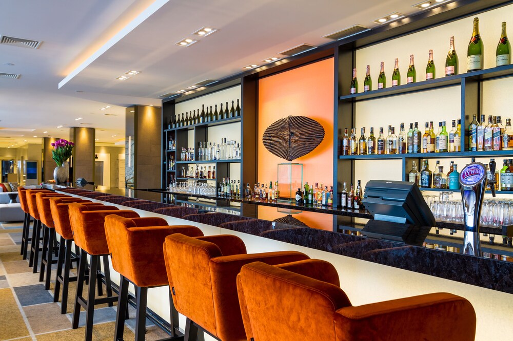 Hotel Bar