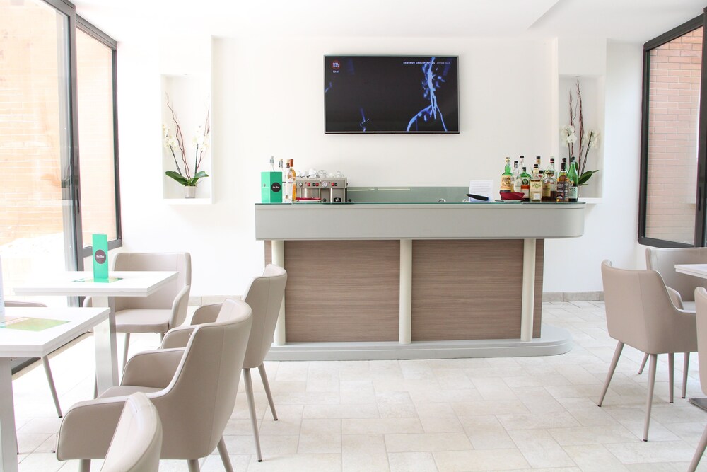Hotel Bar