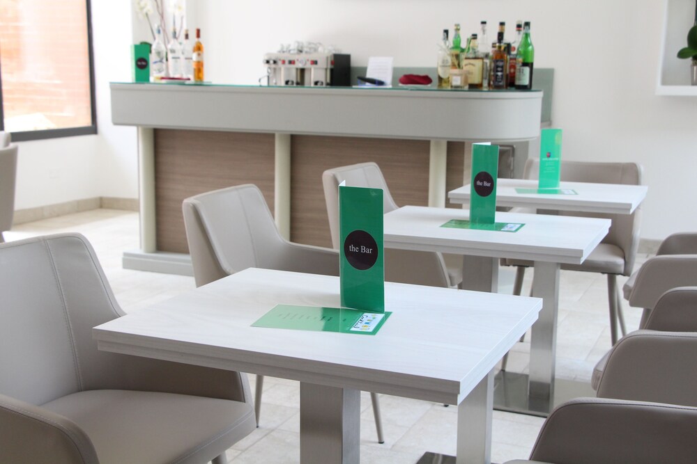 Hotel Bar