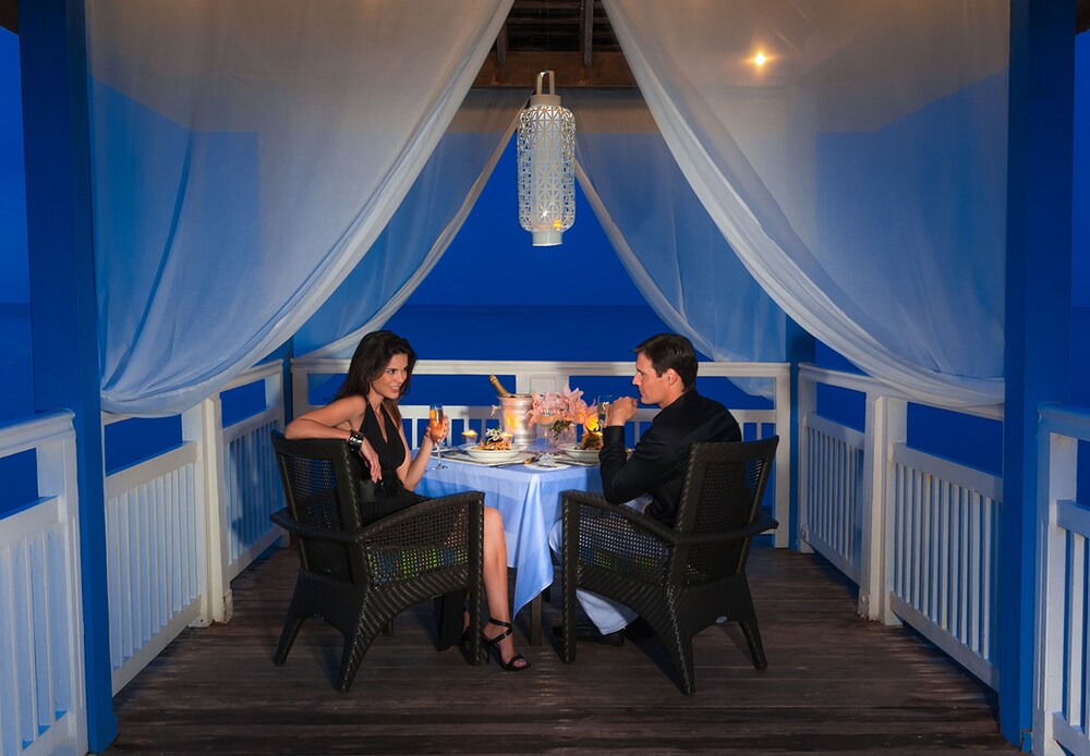 Couples Dining