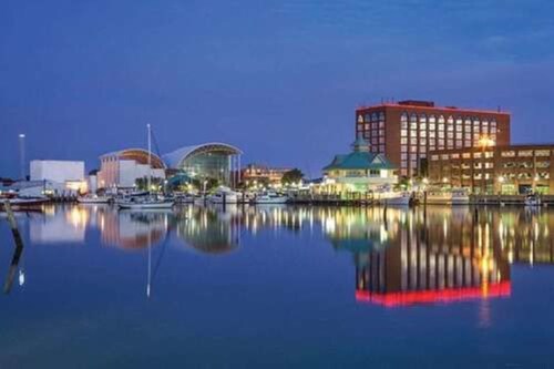 Hampton Marina Hotel