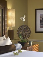 Junior Suite, 1 King Bed (Bayside)