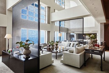 Executive Lounge