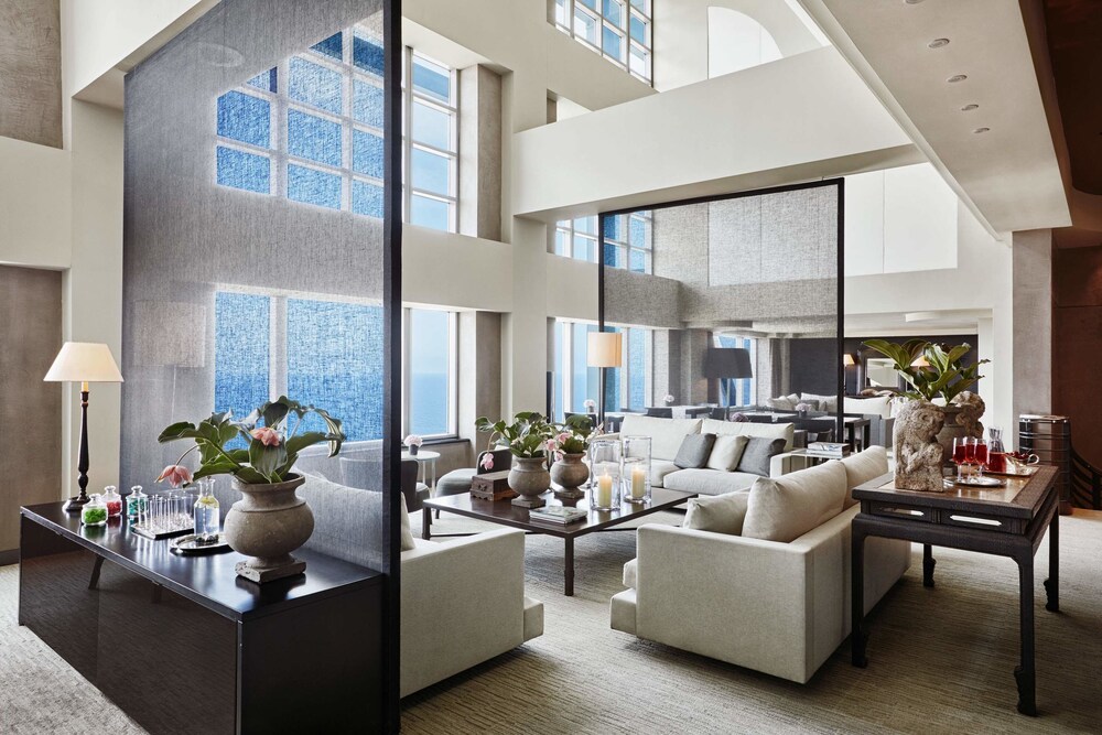 Executive Lounge