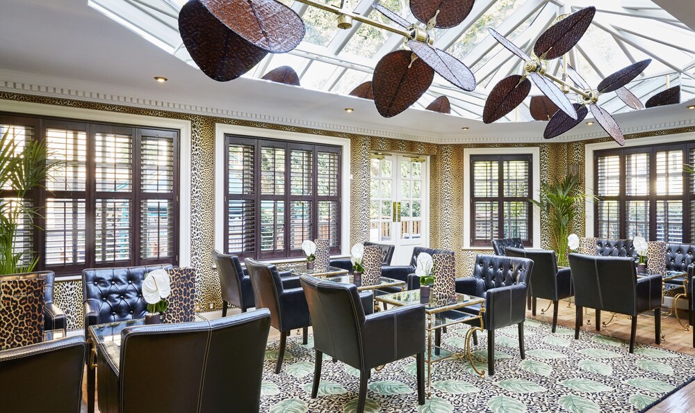 Hotel Lounge