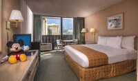 Standard Room, 1 King Bed, Non Smoking, Pool View (Pet Friendly)