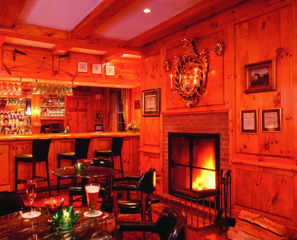 Hotel Lounge
