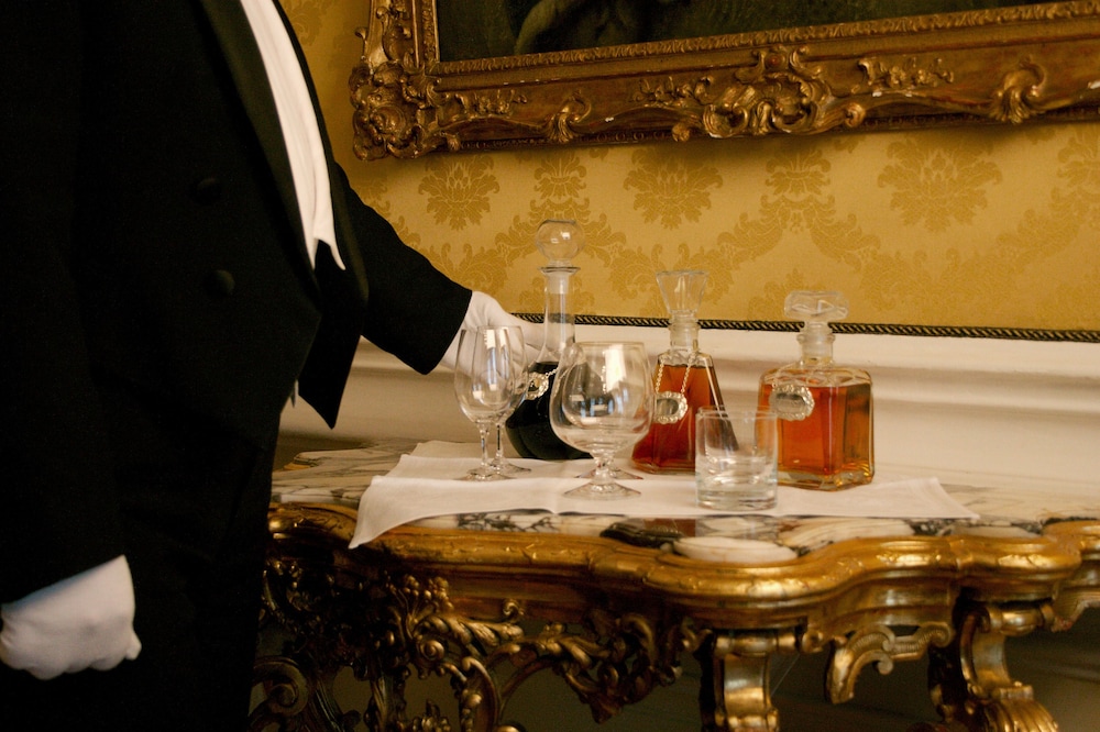 Hotel Bar