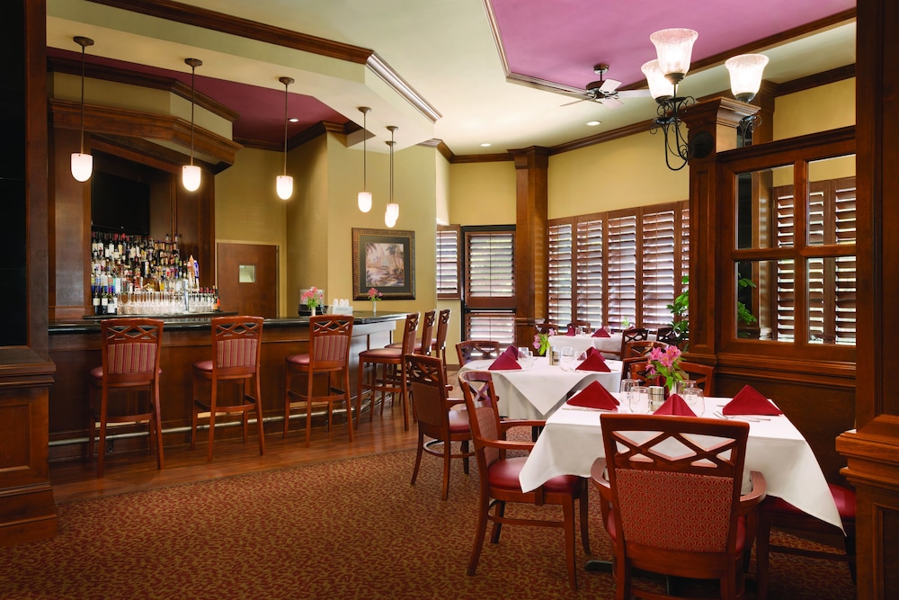 Hotel Bar