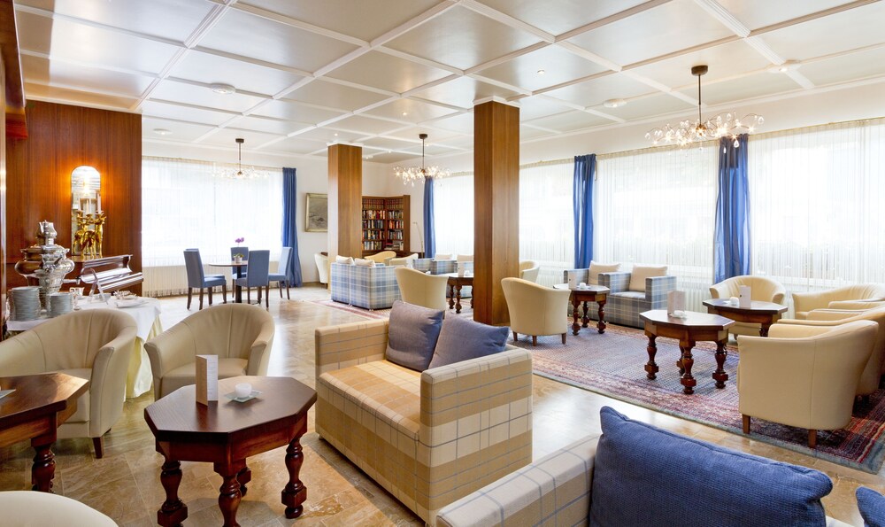 Hotel Lounge