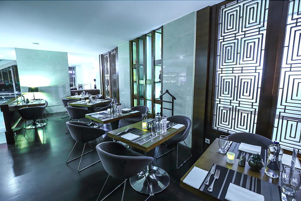 Hotel Bar