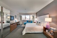 Deluxe Room, 1 King Bed, Accessible