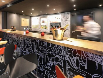 Hotel Bar