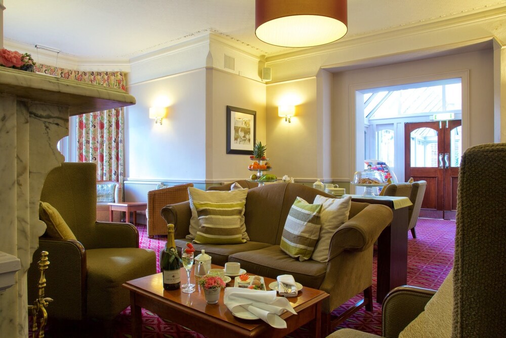 Hotel Lounge