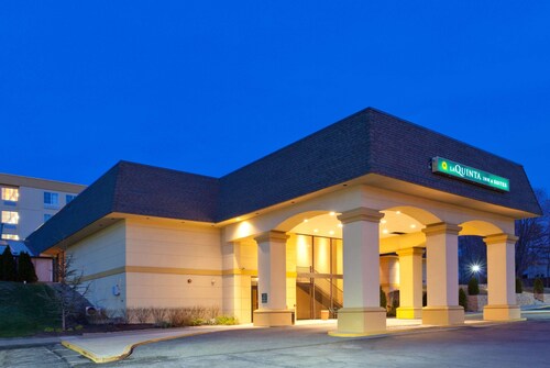 La Quinta Inn & Suites by Wyndham White Plains - Elmsford