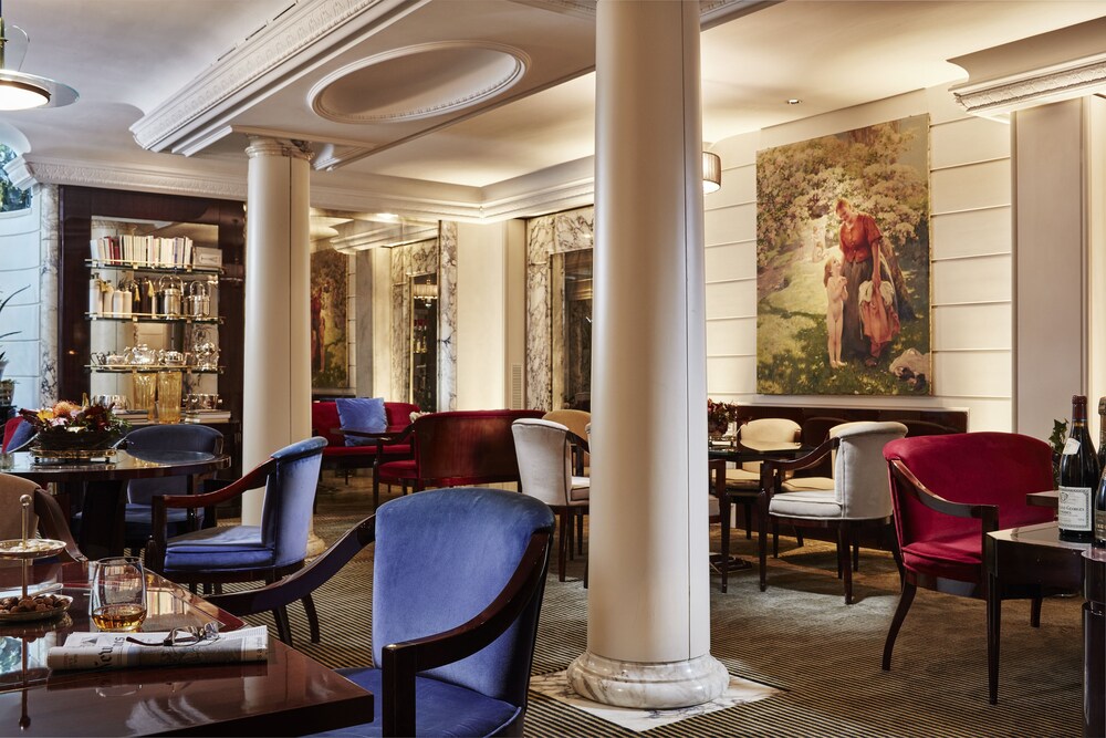 Hotel Lounge