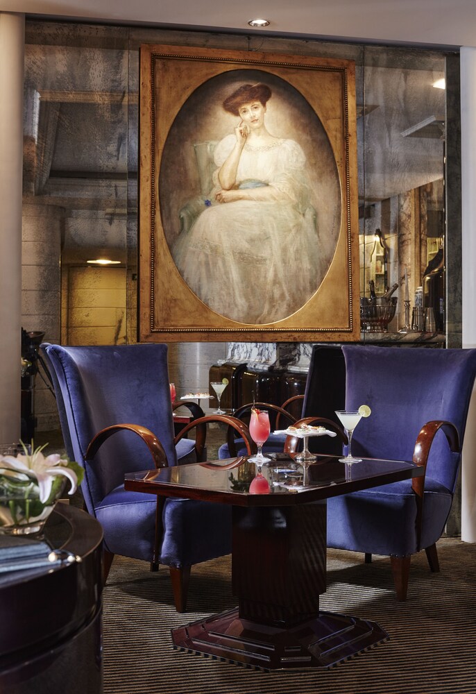 Hotel Bar