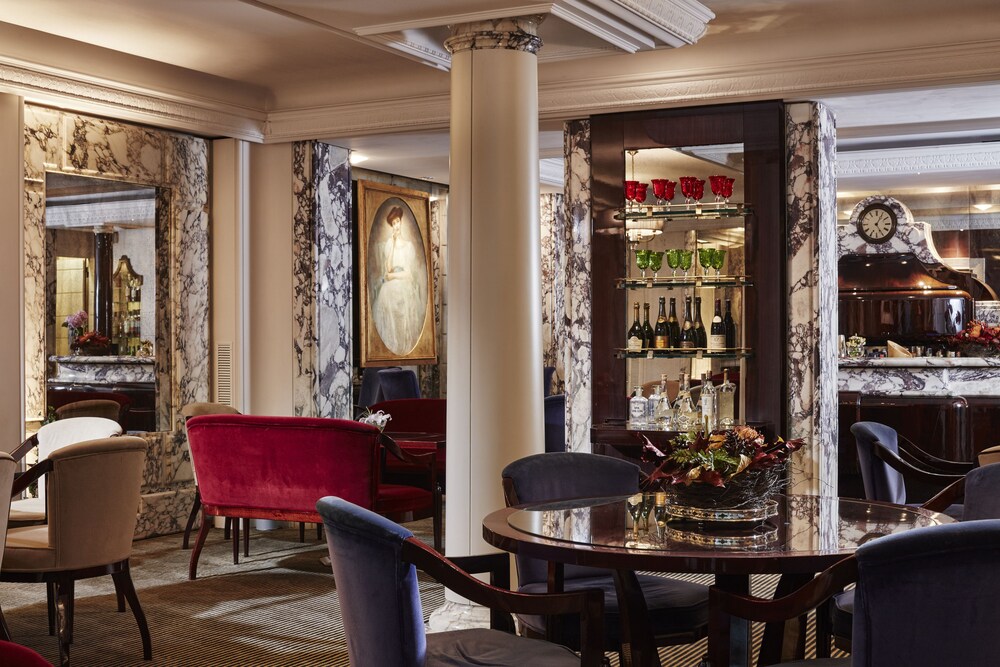 Hotel Lounge