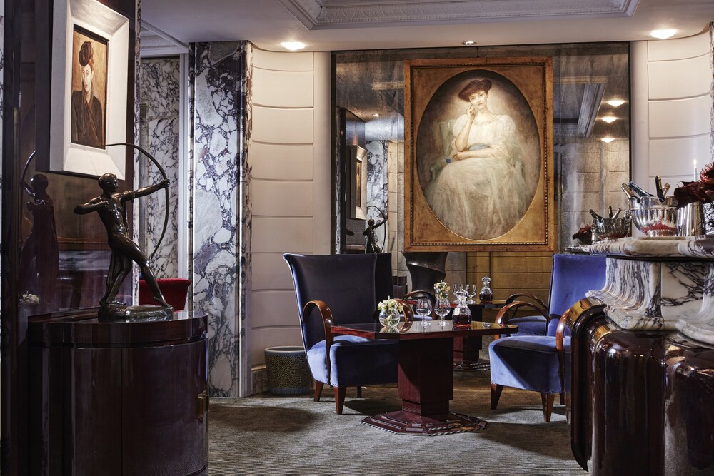 Hotel Lounge