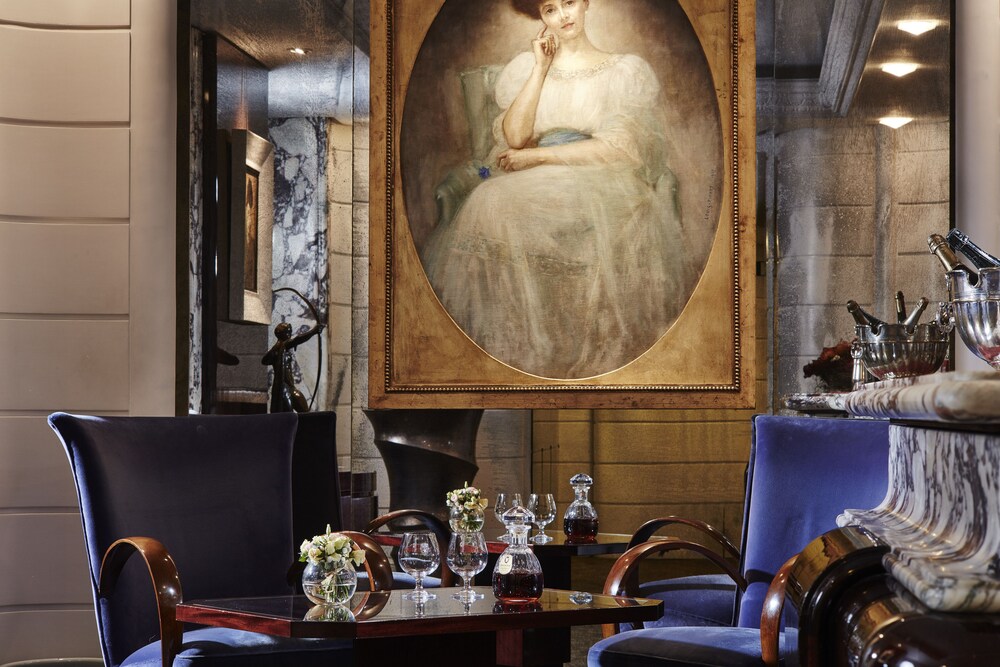 Hotel Lounge