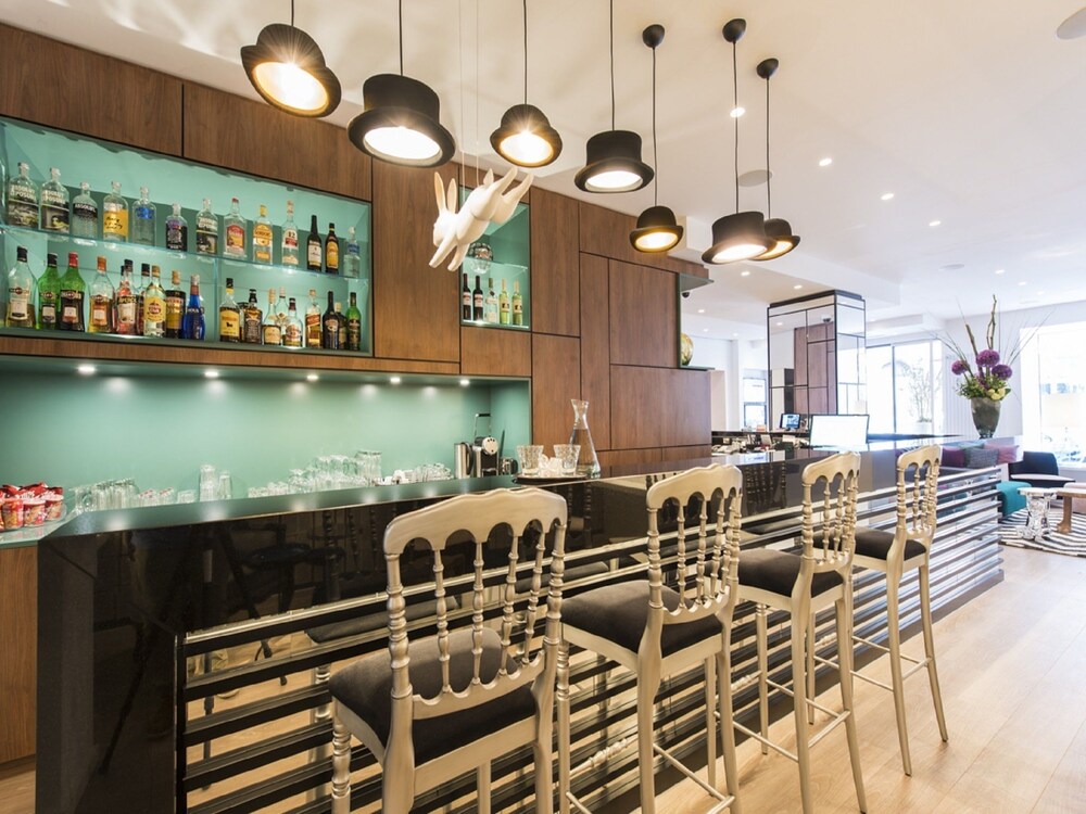 Hotel Bar
