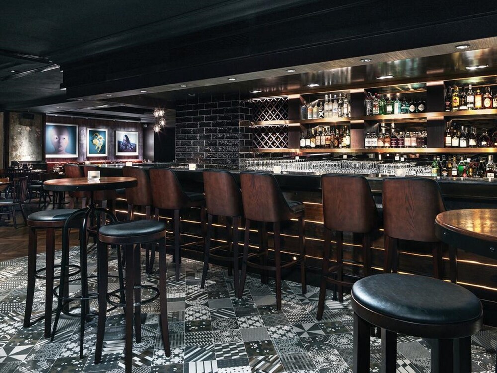 Hotel Bar
