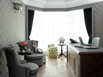 Executive Lounge