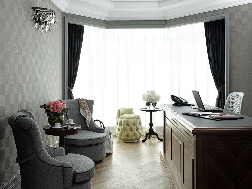 Executive Lounge