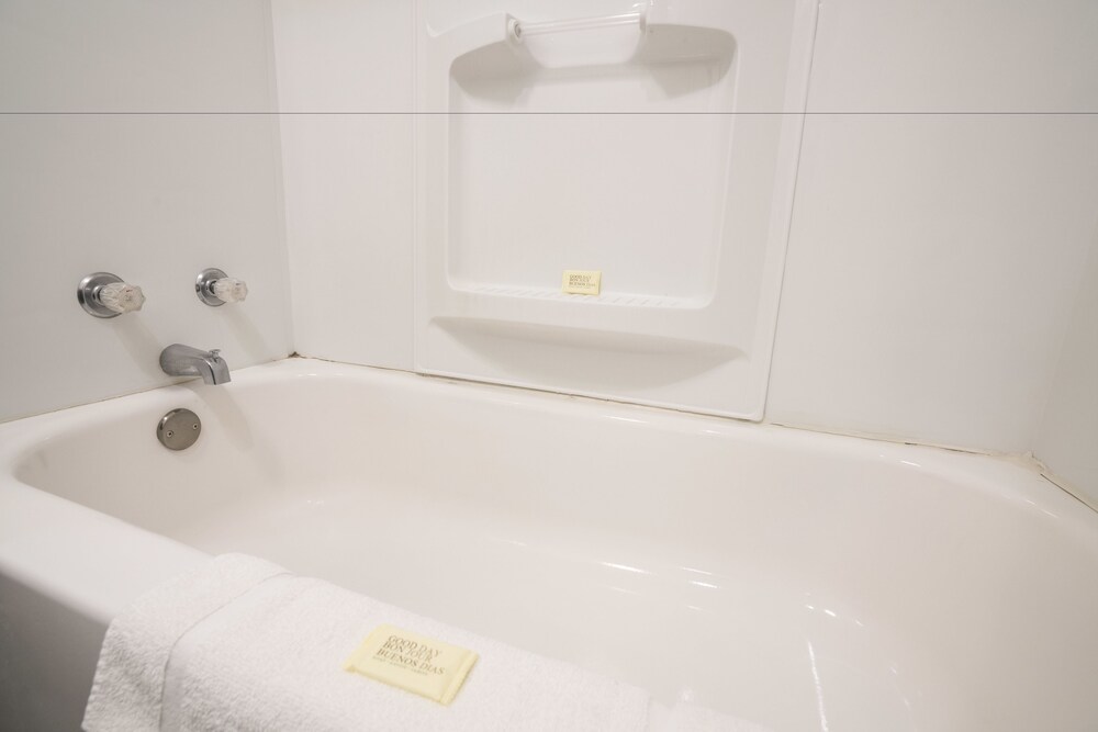 Deep Soaking Bathtub