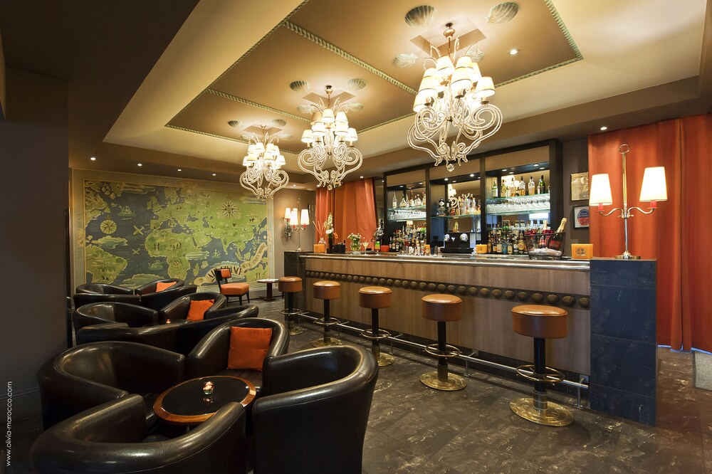 Hotel Bar