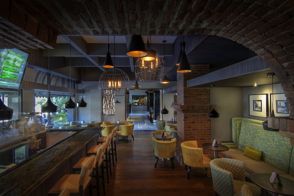 Hotel Bar